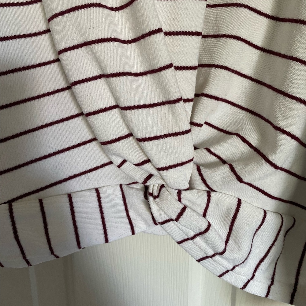 Old Navy Women’s Bundle of 2 Twist Front Sweaters Tops Gray & White Medium M - Picture 5 of 7